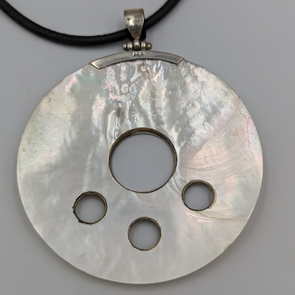 Mother Of Pearl 926 Pendant Sterling Silver On Silpada Leather Cord Vintage - Picture 3 of 12